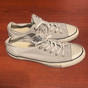 Converse used look grey men’s size 7 Womens size 9